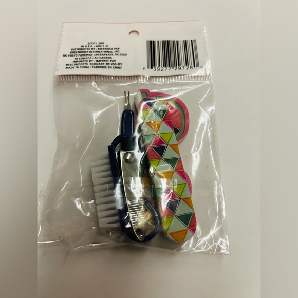 New Sassy + Chic Purple Nail Grooming Kit 6 Pieces Home or Travel Great Gift - Picture 11 of 16